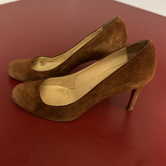 *** Size 38 1/2 Christian Louboutin Ron Ron Brown Suede Heels. - Picture 1 of 12